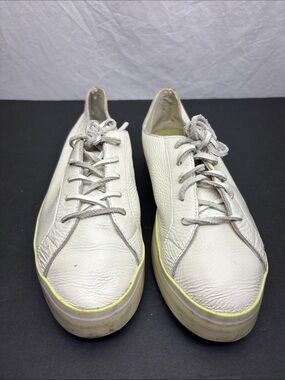 Via mia sneakers women’s SZ 38, box 71